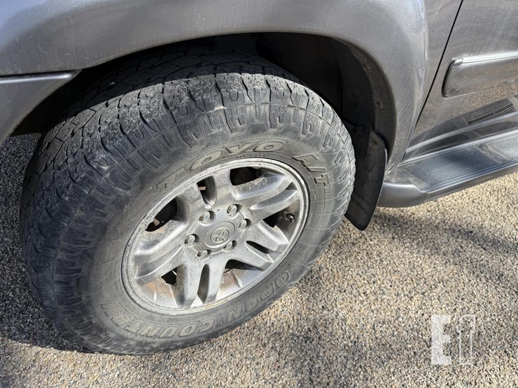 2009-toyota-sequoia-image-2