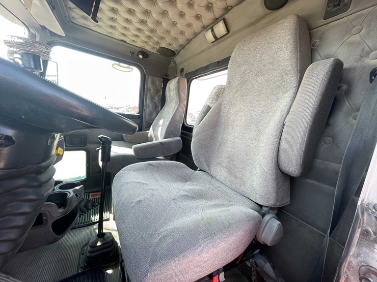 2004-kenworth-t800-image-70