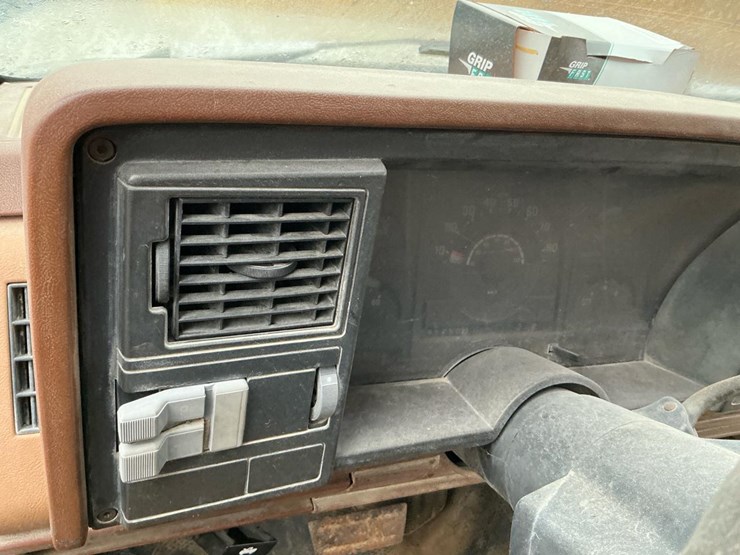 1991-chevrolet-cheyenne-3500-image-25