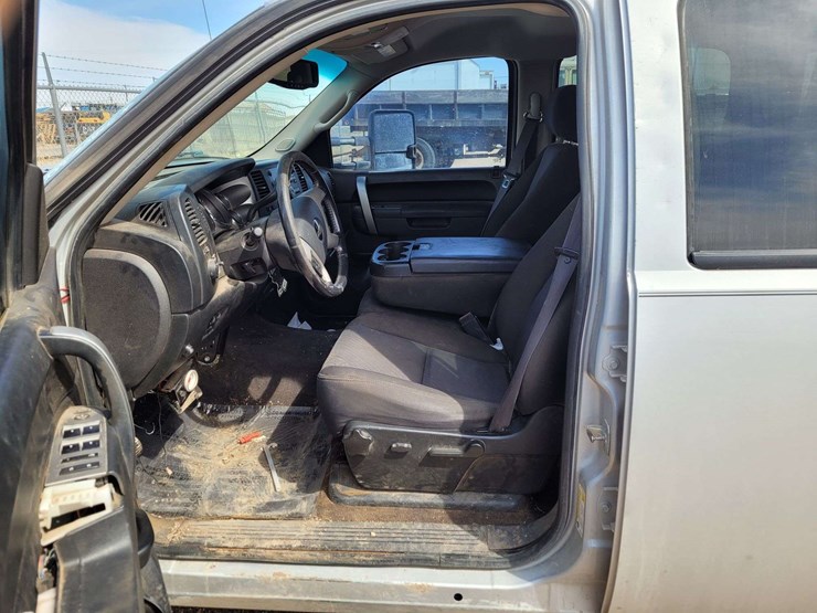 2010-chevrolet-silverado-2500-lt-image-15