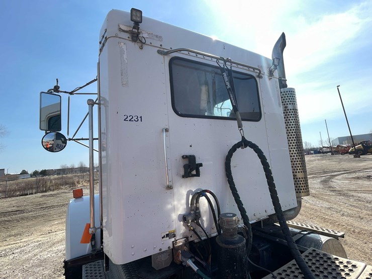 2004-kenworth-t800-image-33