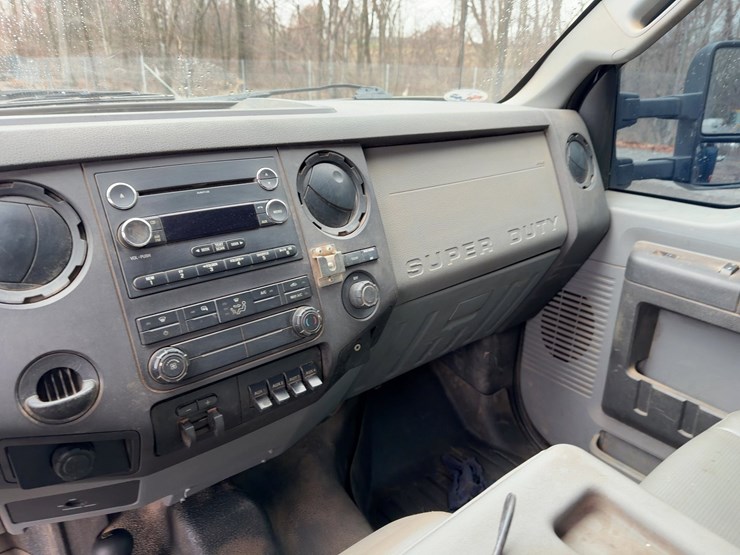 2012-ford-f550-xl-image-31