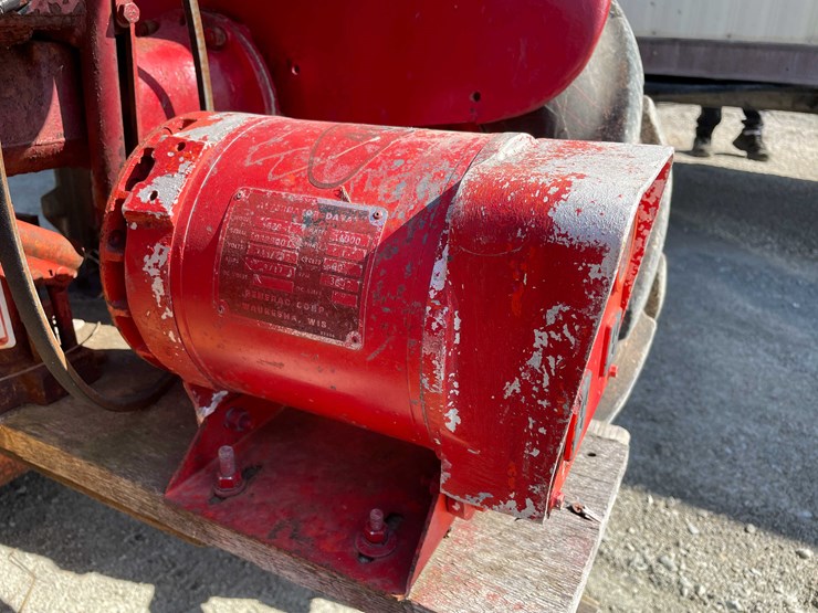 #5682-•-ih-cub-tractor-image-24