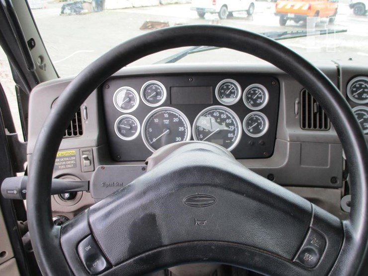 2008-sterling-l9500-image-13