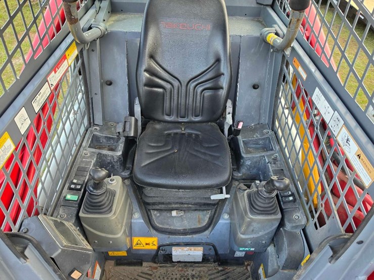 2022-takeuchi-tl8r2-image-10