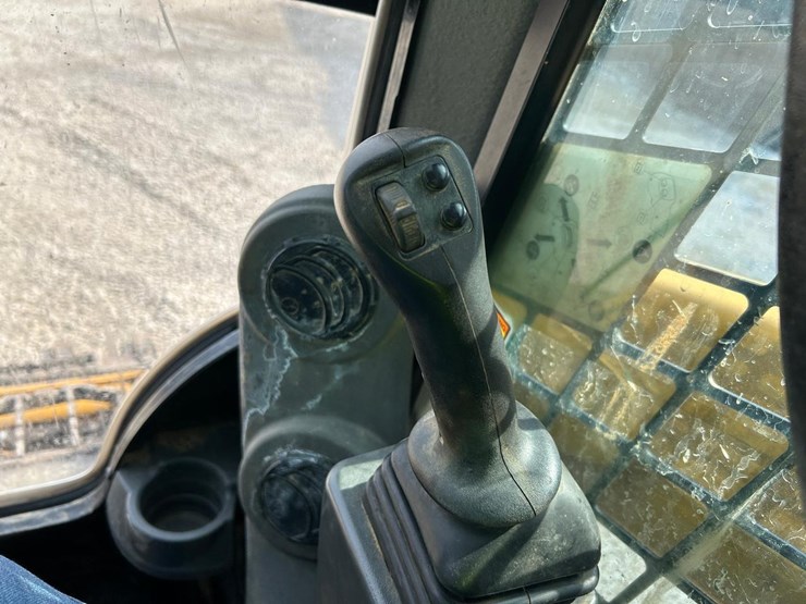 2020-caterpillar-259d3-image-22