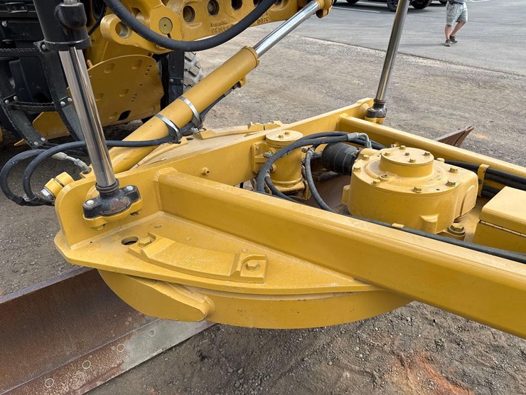 2011-caterpillar-140m2-vhp-plus-image-9