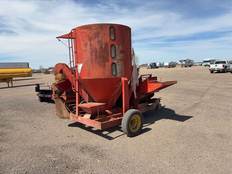 red-portable-pto-driven-feed-grinder-mixer,-steel-construction-image-3