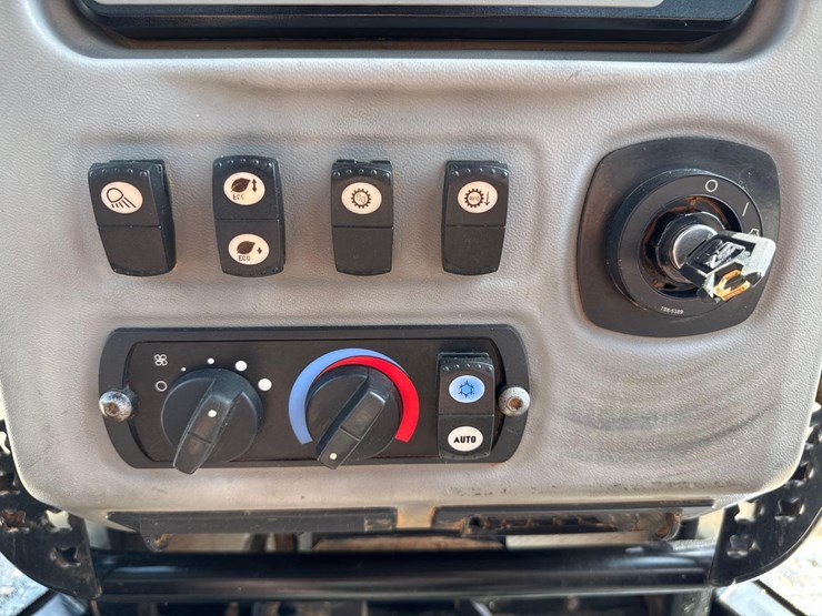 2015-caterpillar-d6n-lgp-image-25