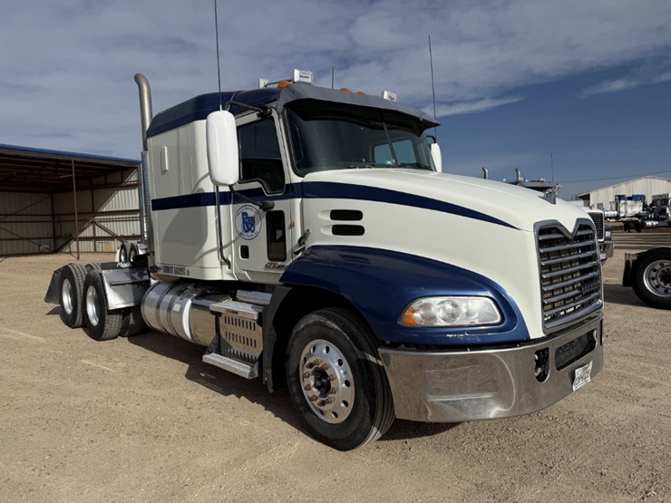 2015-mack-pinnacle-cxu613-image-3