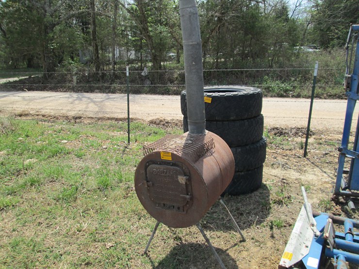 #44068-•-vogelzang-wood-stove-image-1