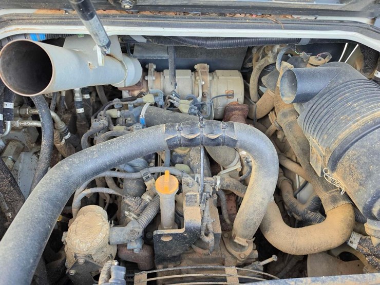 2022-takeuchi-tl8r-image-9