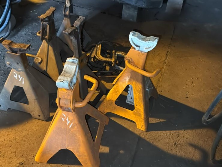 #241-•-6-jack-stands-image-1