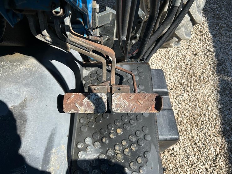 new-holland-5640-image-22