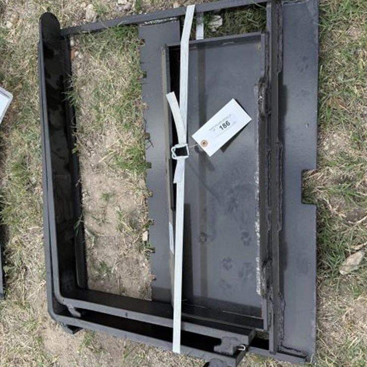 #186 • Mini Skid Steer 30" Forks