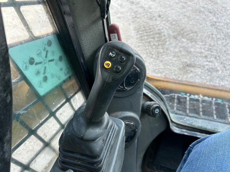 2023-caterpillar-259d3-image-25