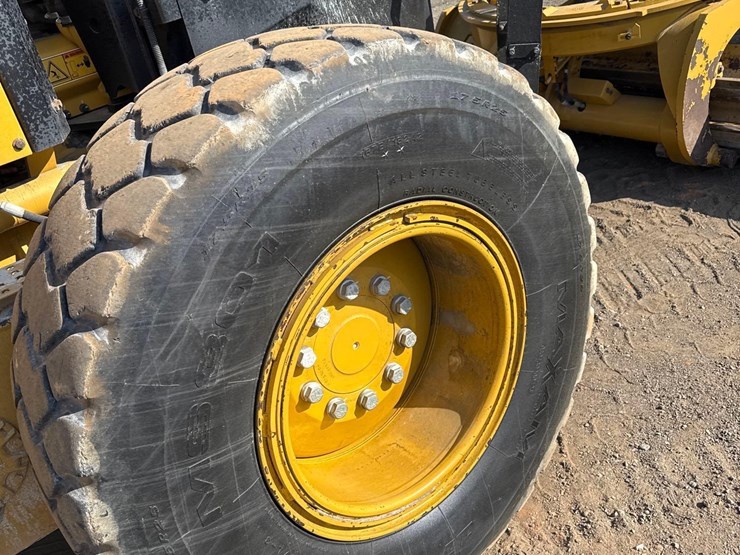 2019-caterpillar-120m-image-21