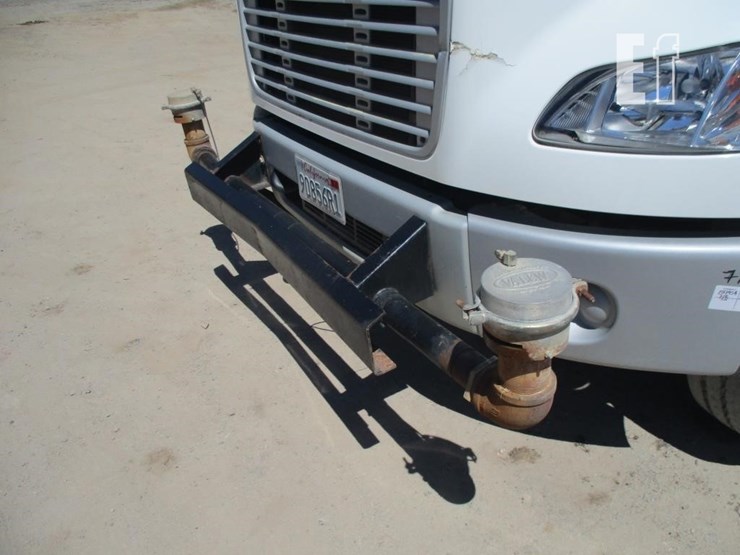 2014-freightliner-business-class-m2-106-image-14