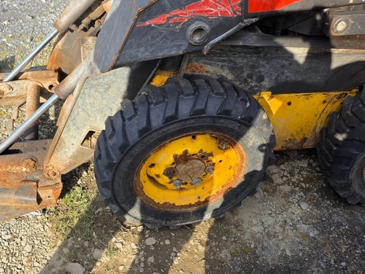 new-holland-ls140-image-23