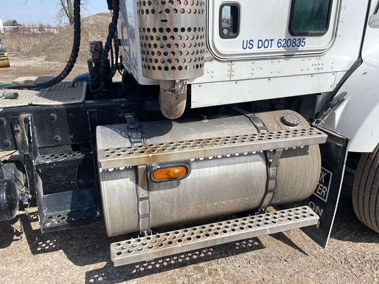 2004-kenworth-t800-image-44