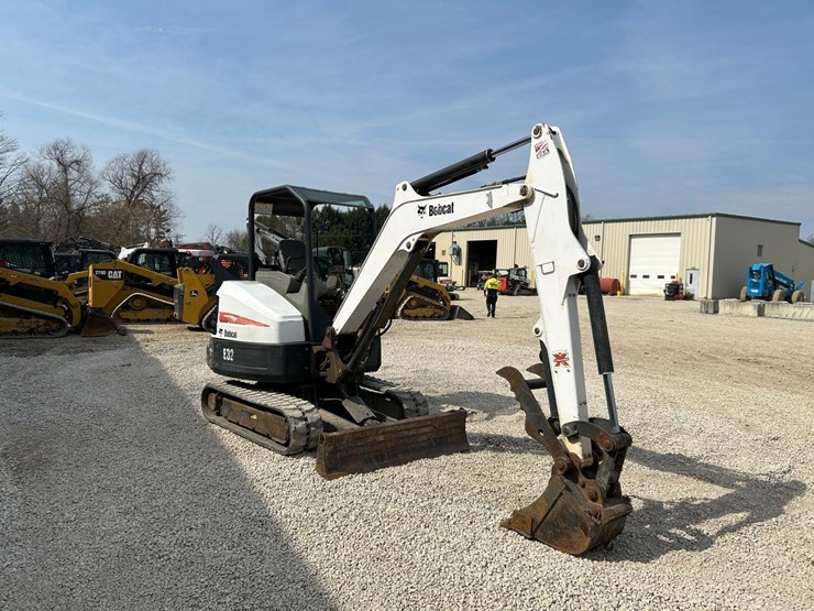 2016-bobcat-e32-image-6