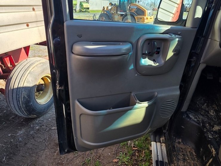 2000-chevrolet-3500-image-31