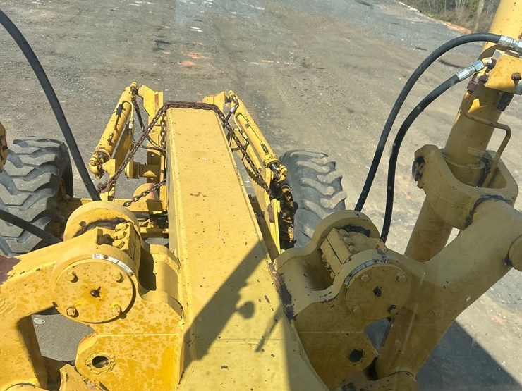2011-deere-772g-image-50
