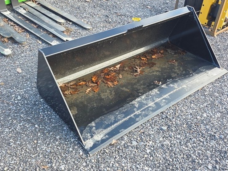 new-swict-66"-skidloader-bucket-image-3