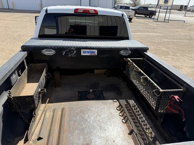 2017-chevrolet-silverado-2500hd-image-9