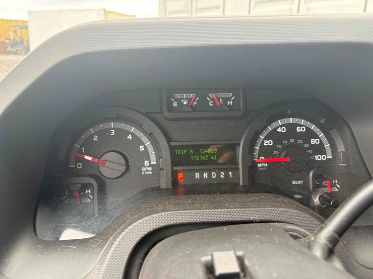 2011-ford-e350-image-22