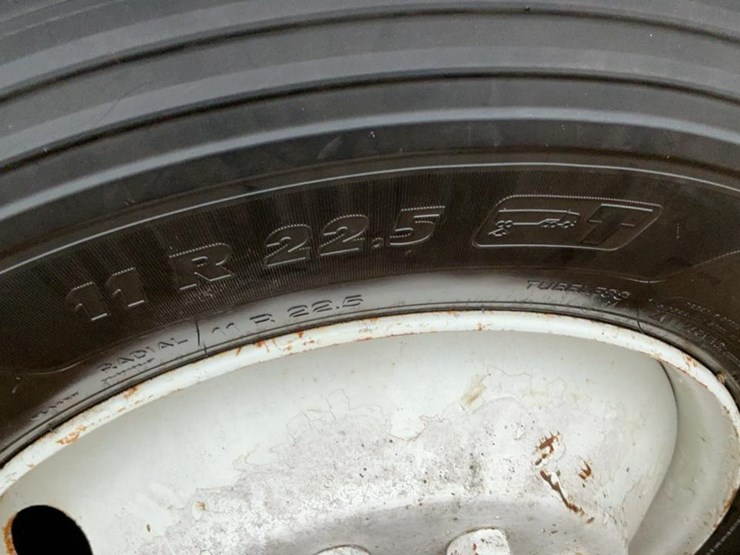 1995-freightliner-fl70-image-38