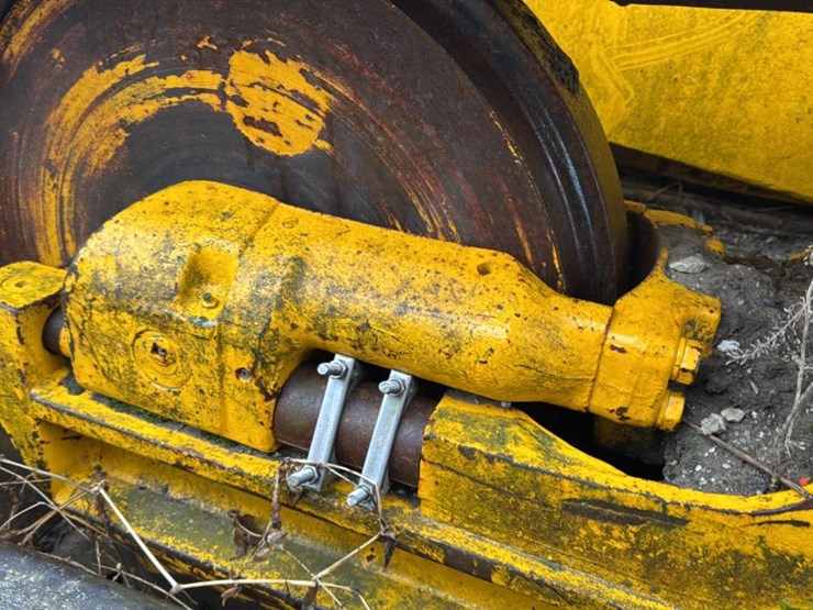 international-125c-image-15