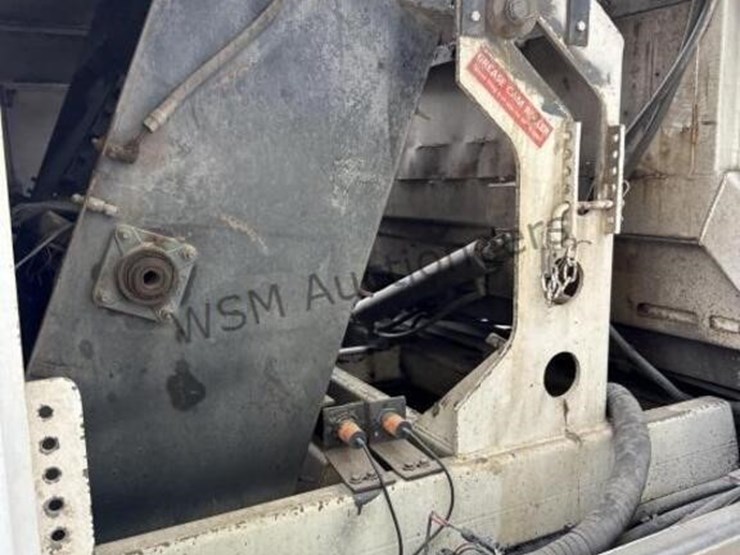 2001-freightliner-fc70-image-24