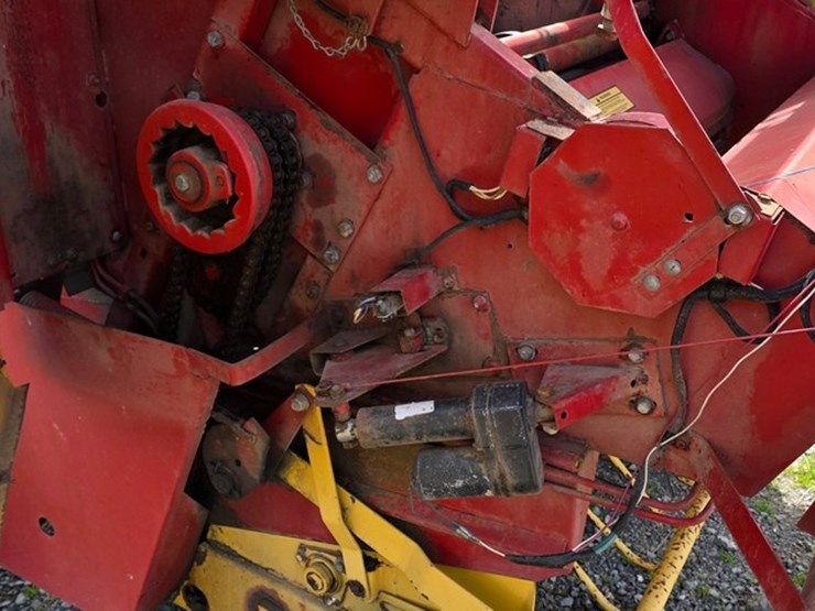 new-holland-853-image-22