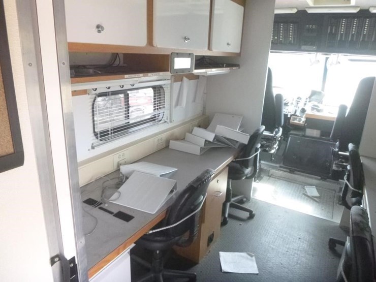 2005-freightliner-mt55-image-19