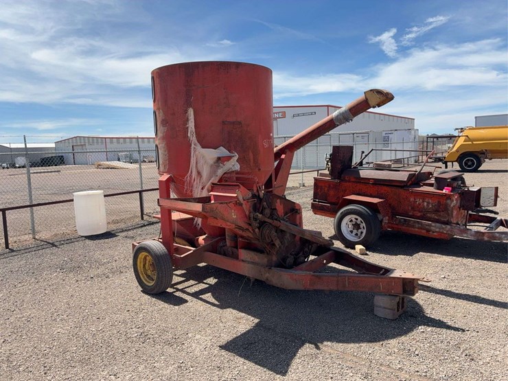 red-portable-pto-driven-feed-grinder-mixer,-steel-construction-image-2