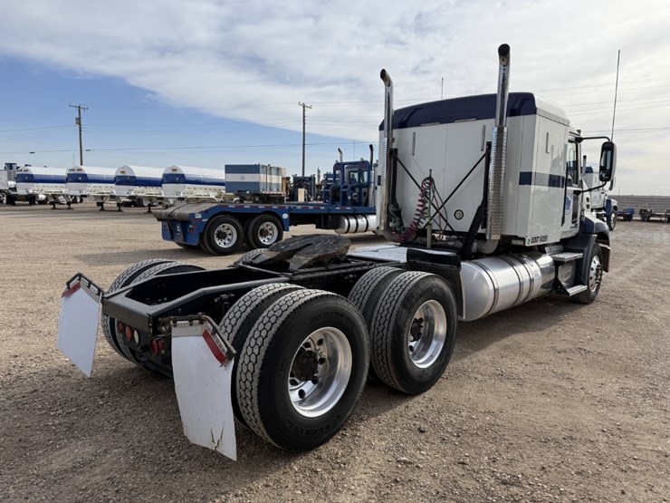 2015-mack-pinnacle-cxu613-image-5