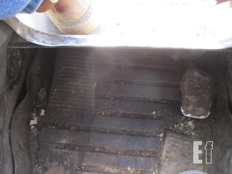 2017-caterpillar-272d2-xhp-image-12