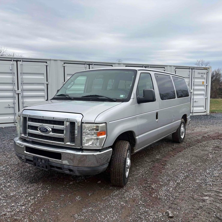 2011 FORD E350