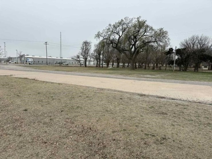 0.86-acre-tract-mol-corner-of-hwy-81-and-beebe-image-4