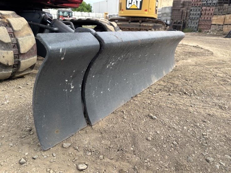 takeuchi-tb216-image-10