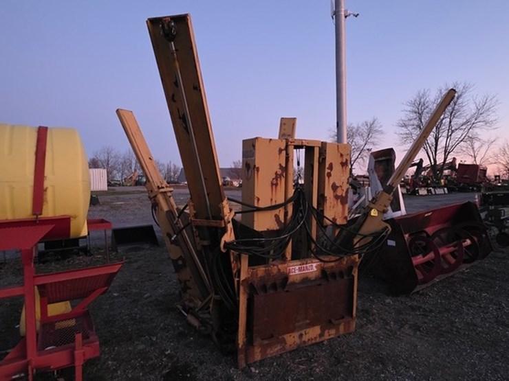 ts-44t-skidloader-tree-spade-image-1