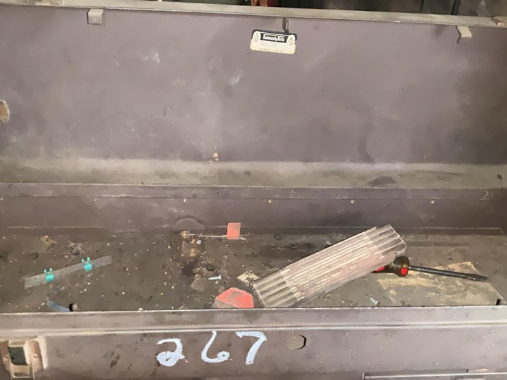 #266-•-tool-chest,-oils,-torches-and-parts-image-12