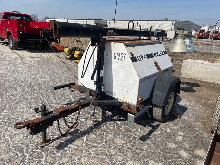 #5692-•-wacker-light-tower-image-1