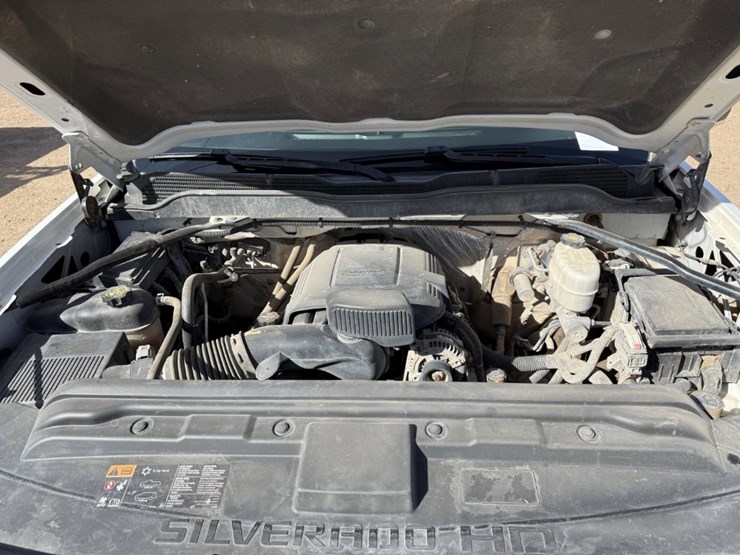 2015-chevrolet-silverado-2500hd-image-17