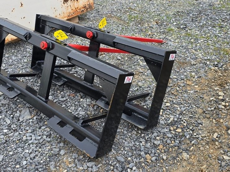 new-kivel-single-skidloader-bale-spear-image-1