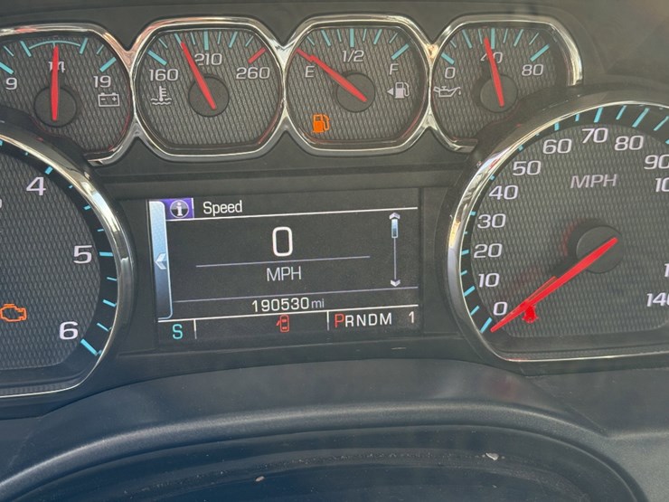 2015-chevrolet-silverado-2500hd-image-14