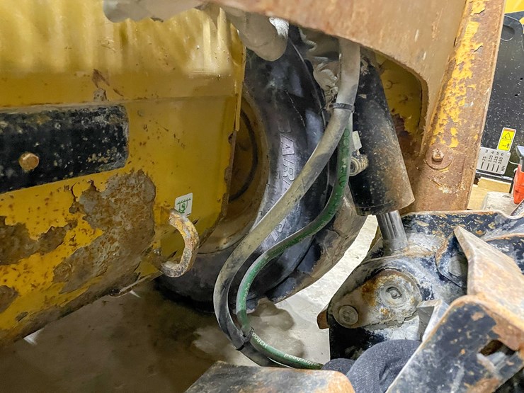 2012-caterpillar-226b3-image-28