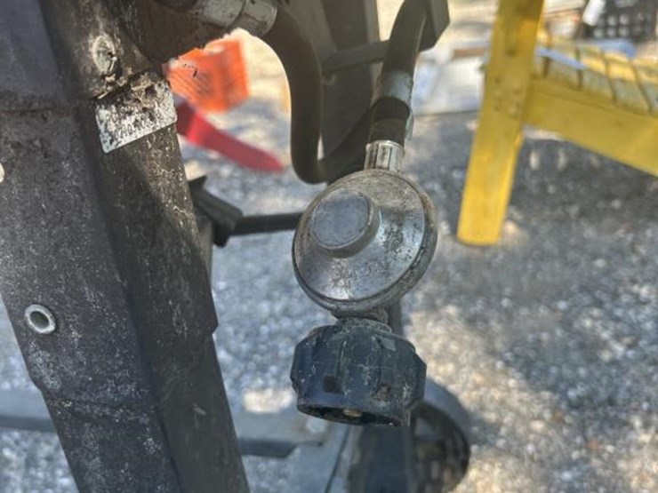 #208-•-expert-flat-top-grill---propane-image-5