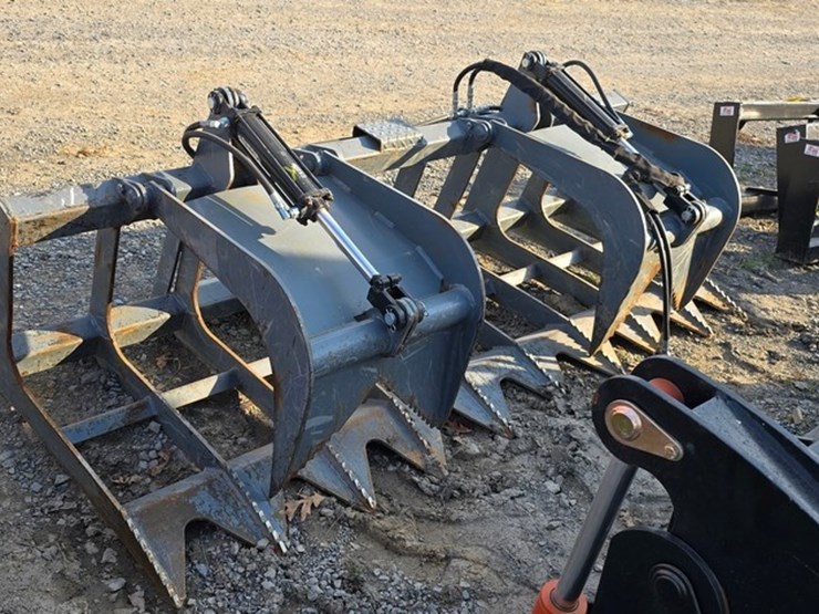84"-double-skidloader-grapple-image-4
